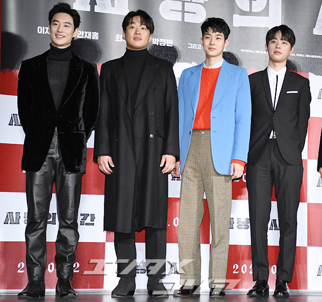 Lee Je-hoon, Choi Woo-shik Opt for Contrasting Looks