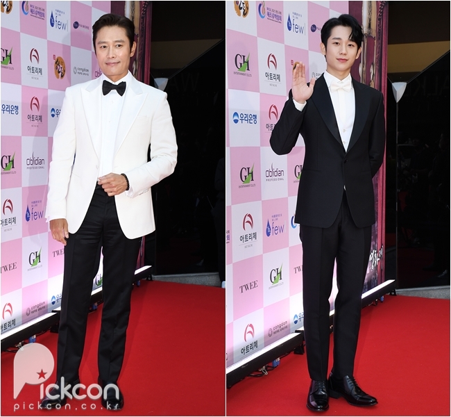 Lee Byung-hun, Jung Hae-in Hit Red Carpet in Contrasting Tuxes