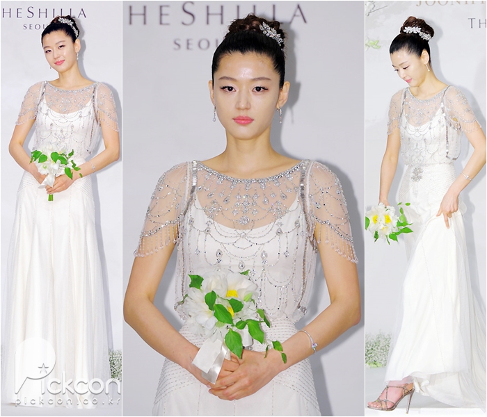 Ageless Jeon Ji-hyun Still a Fashion Trendsetter