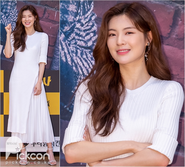 Actress Lee Sun-bin Radiant in White Dress