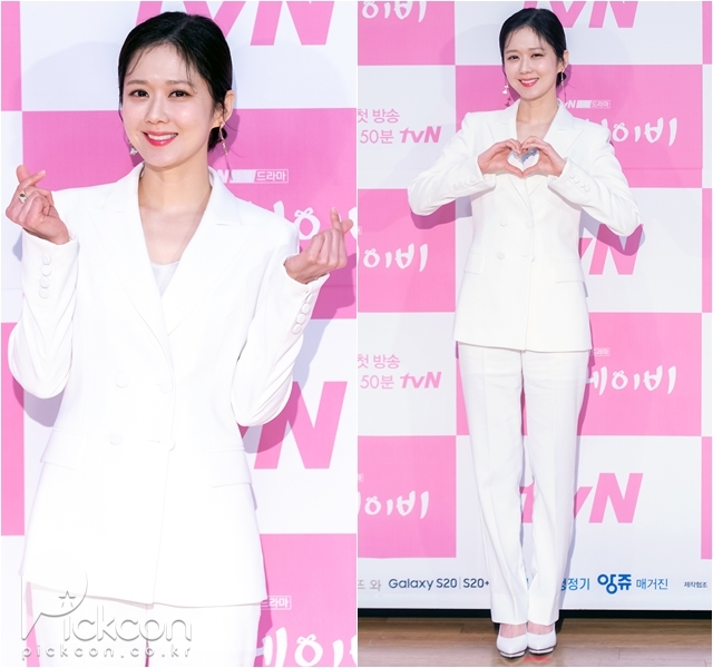 Actress Jang Na-ra Exudes Pure Elegance in All-White Suit