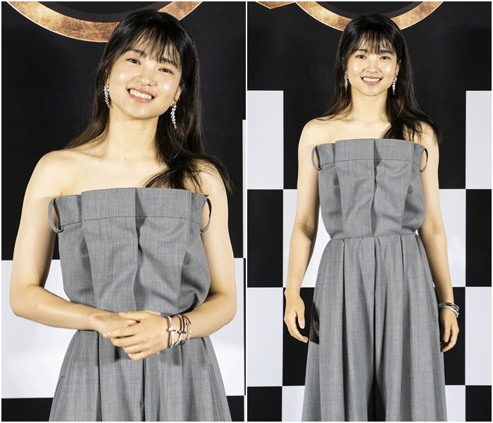 Actress Kim Tae-ri Shows off Slender Figure in Stylish Jumpsuit