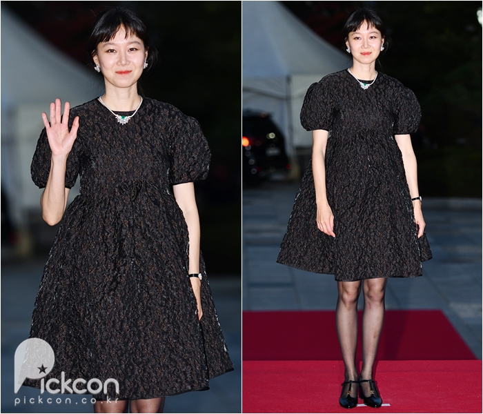 Actress Kong Hyo-jin Drapes Herself in Luxurious Jewelry