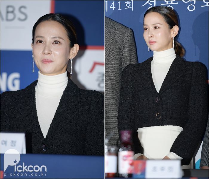 Jo Yeo-jeong Rocks Black-and-White Outfit at Handprint Event Ahead of Film Awards Ceremony