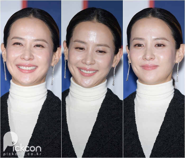 Jo Yeo-jeong Rocks Black-and-White Outfit at Handprint Event Ahead of Film Awards Ceremony