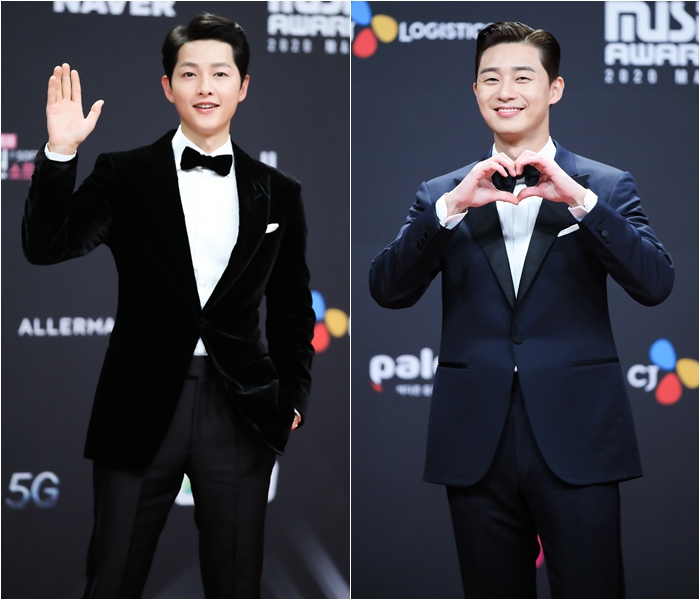 Actors Song Joong-ki, Park Seo-joon Cut Dapper Figures