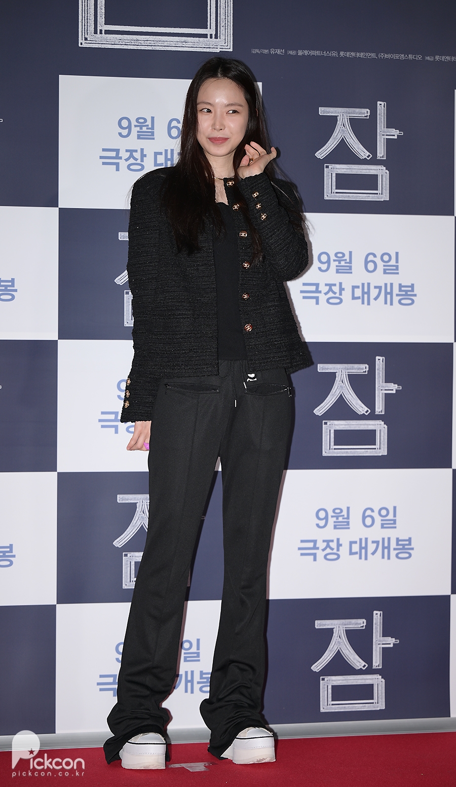 Actress Son Na-eun poses at a preview of Yoo Jae-sun's latest film "Sleep" in Seoul on Monday.