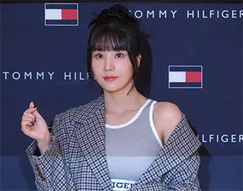 Singer Kwon Eun-bi Shows up at Promotional Event for Fashion Brand