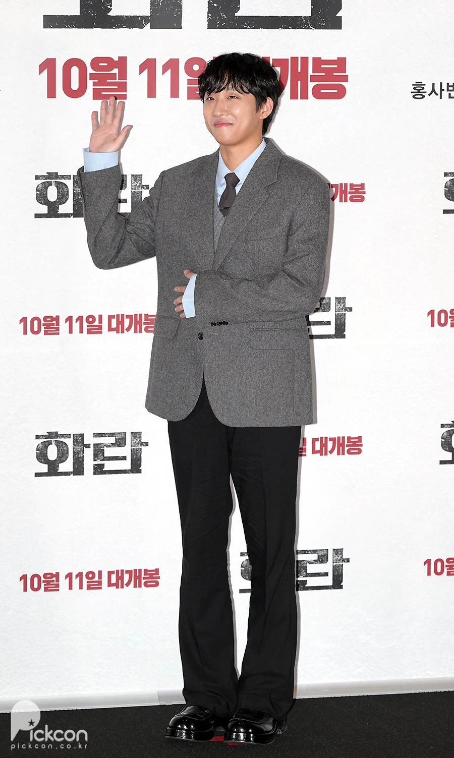 Actor Song Joong-ki attends a preview of his new film in Seoul on Friday.